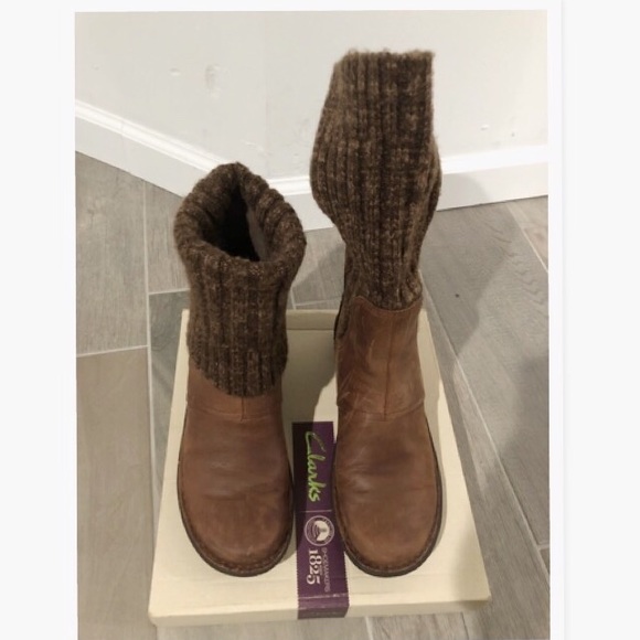 LIKE NEW! CLARKS ARTISAN AVINGTON ANKLE BOOTS SZ 9 - Picture 2 of 8